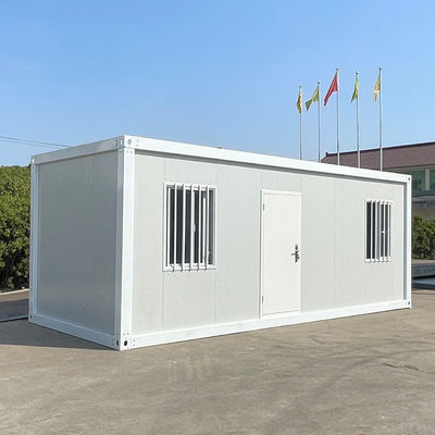 Ngôi nhà thùng chứa phẳng bền vững với các tính năng tiết kiệm năng lượng và vật liệu xanh